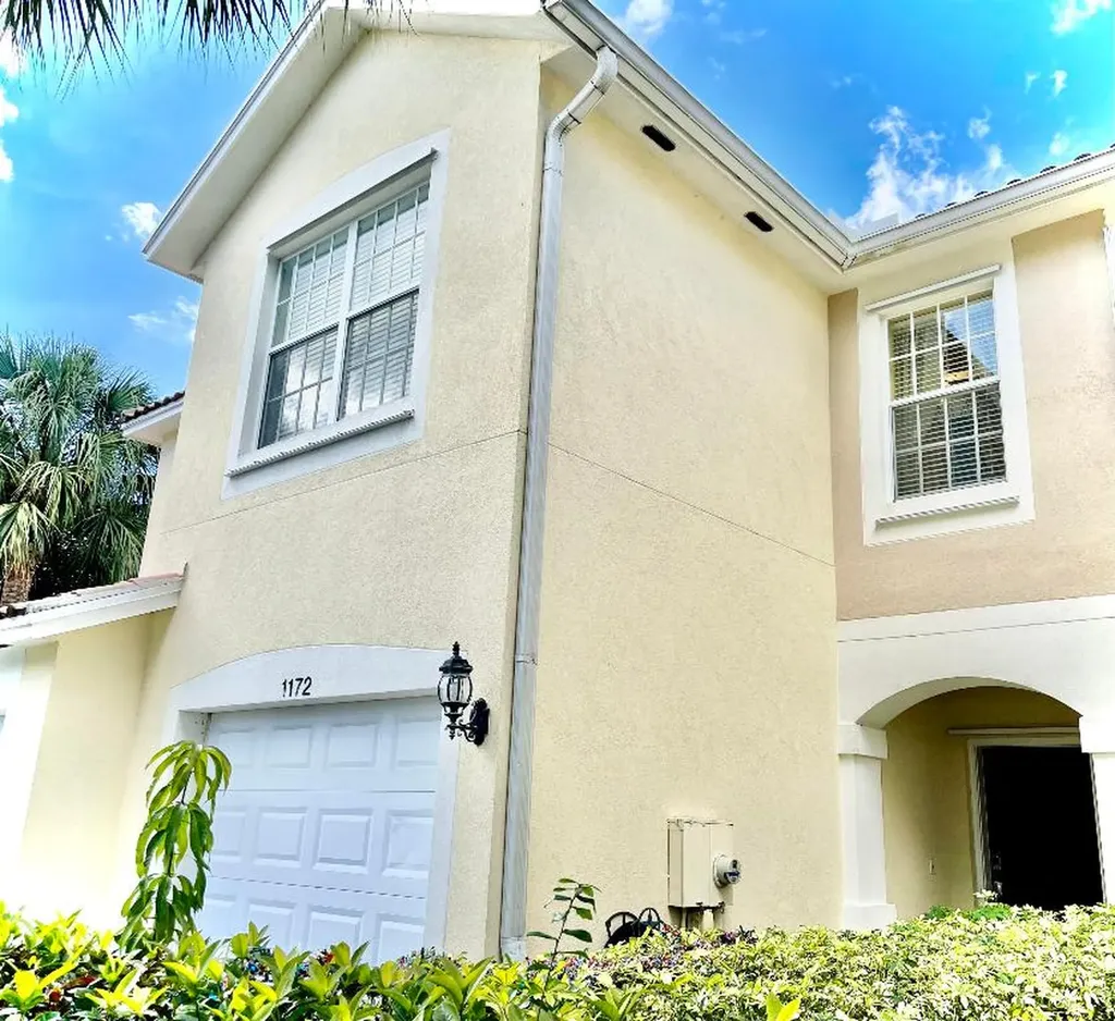 1172 Pinewood Lake Court Greenacres FL 33415