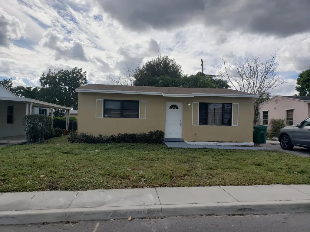 1321 W 24th Street Riviera Beach FL 33404