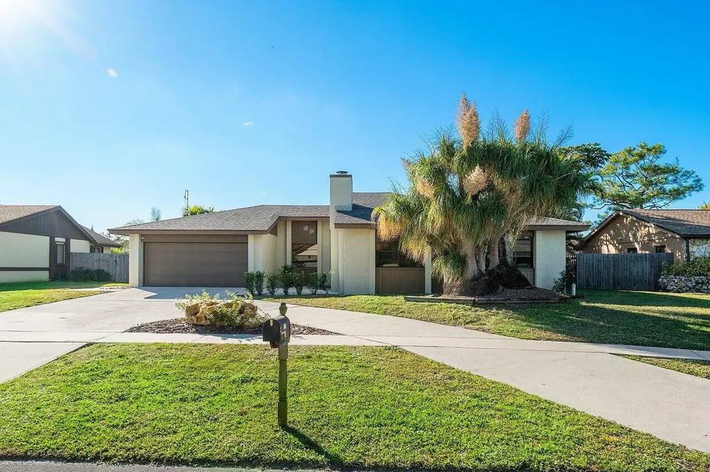 1221 Wynnedale Circle West Palm Beach FL 33417