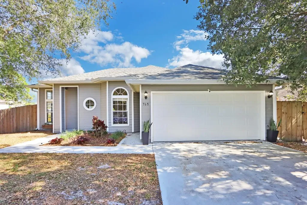 765 NW Bristol Street Port St Lucie FL 34983