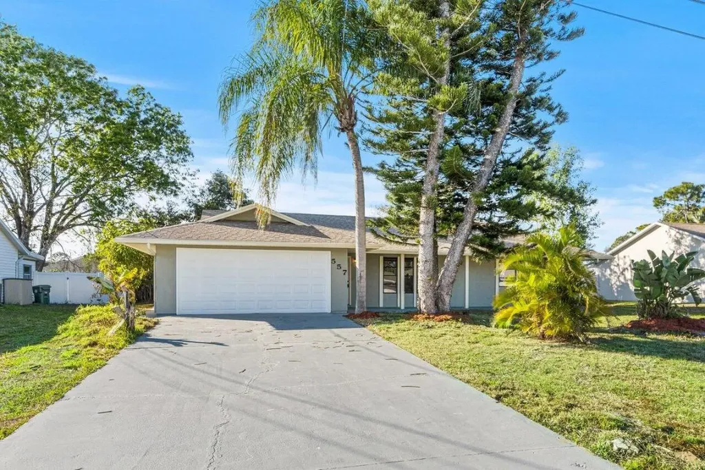 557 SW Cherryhill Road Port St Lucie FL 34953