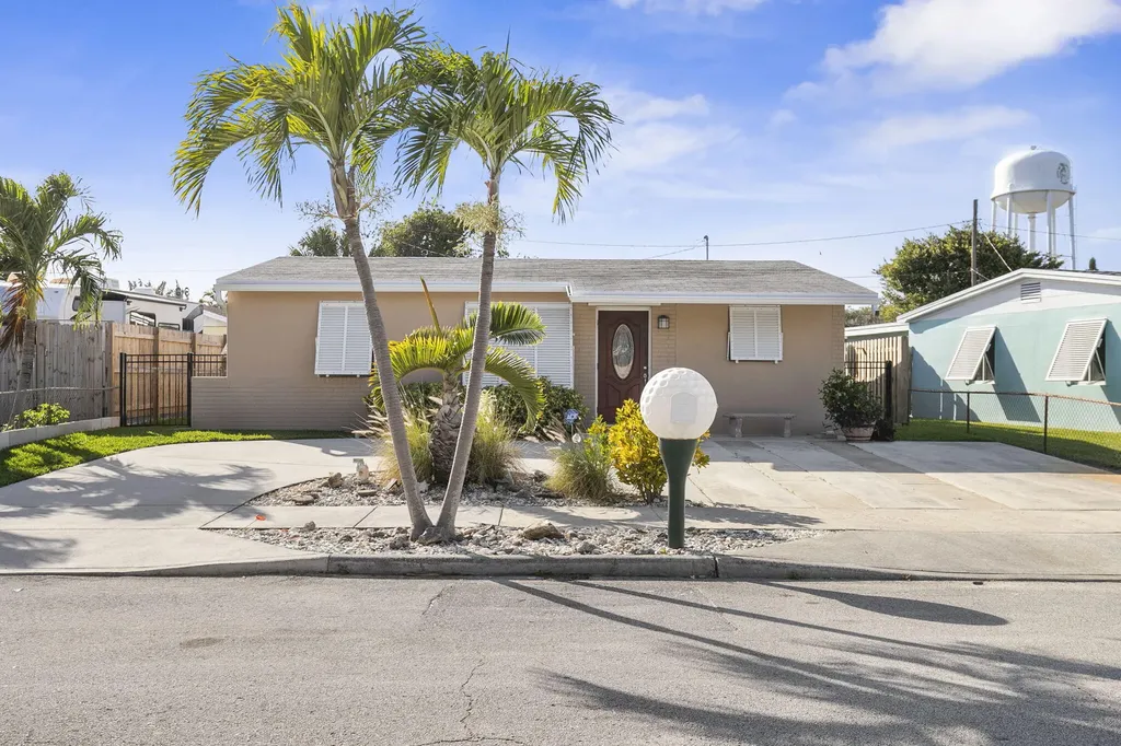 2011 Park Street Lake Worth Beach FL 33460
