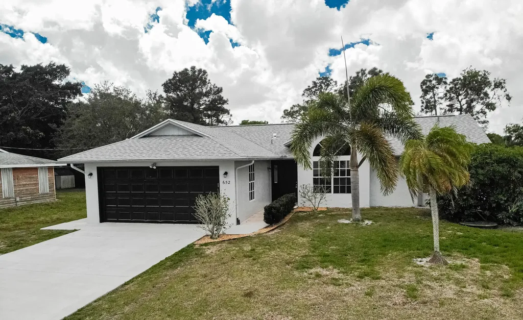 652 SE Essex Drive Port St Lucie FL 34984