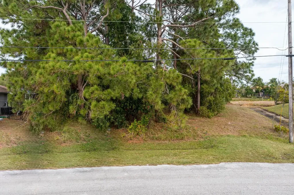 6848 NW Brookhaven Avenue Port St Lucie FL 34983