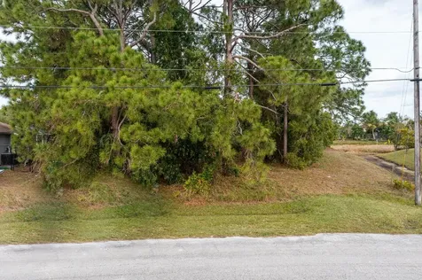 6848 NW Brookhaven Avenue Port St Lucie FL 34983