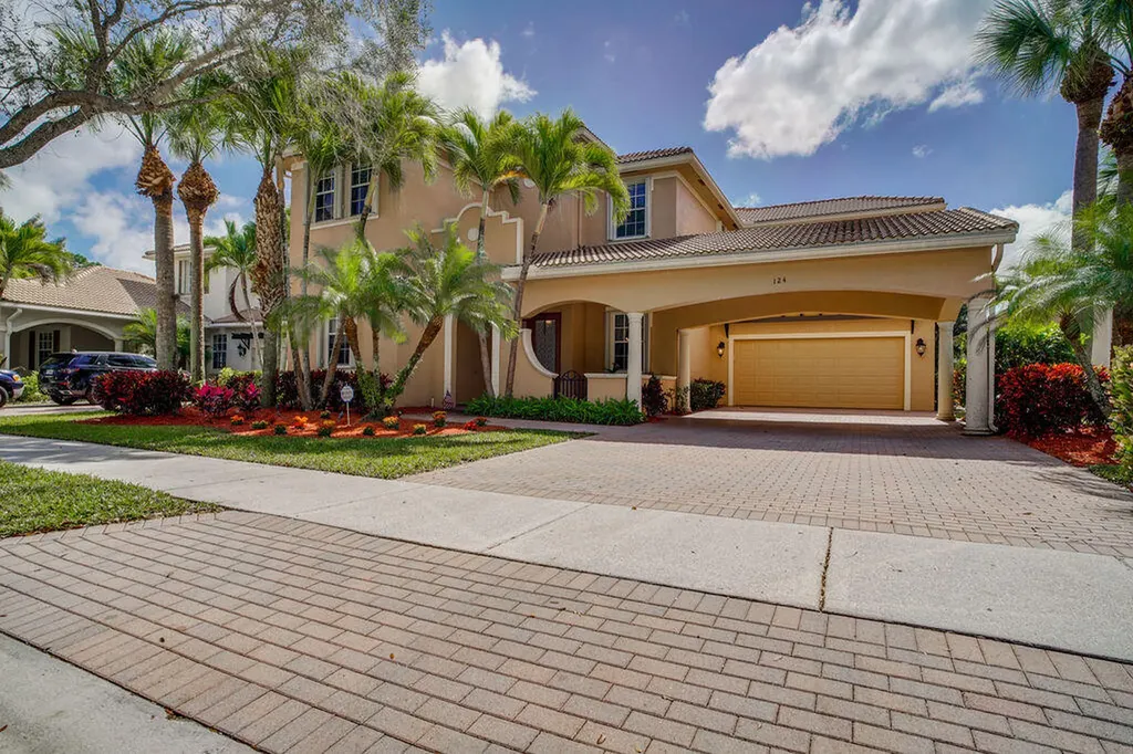 124 Via Catalunha Jupiter FL 33458