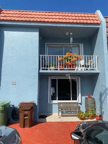 989 W 79th Street Hialeah FL 33014