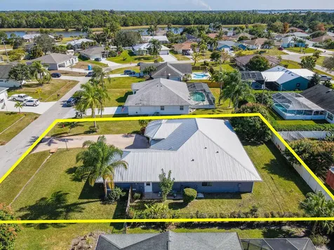 3436 SE Hart Circle Port St Lucie FL 34984
