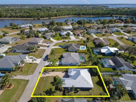 3436 SE Hart Circle Port St Lucie FL 34984