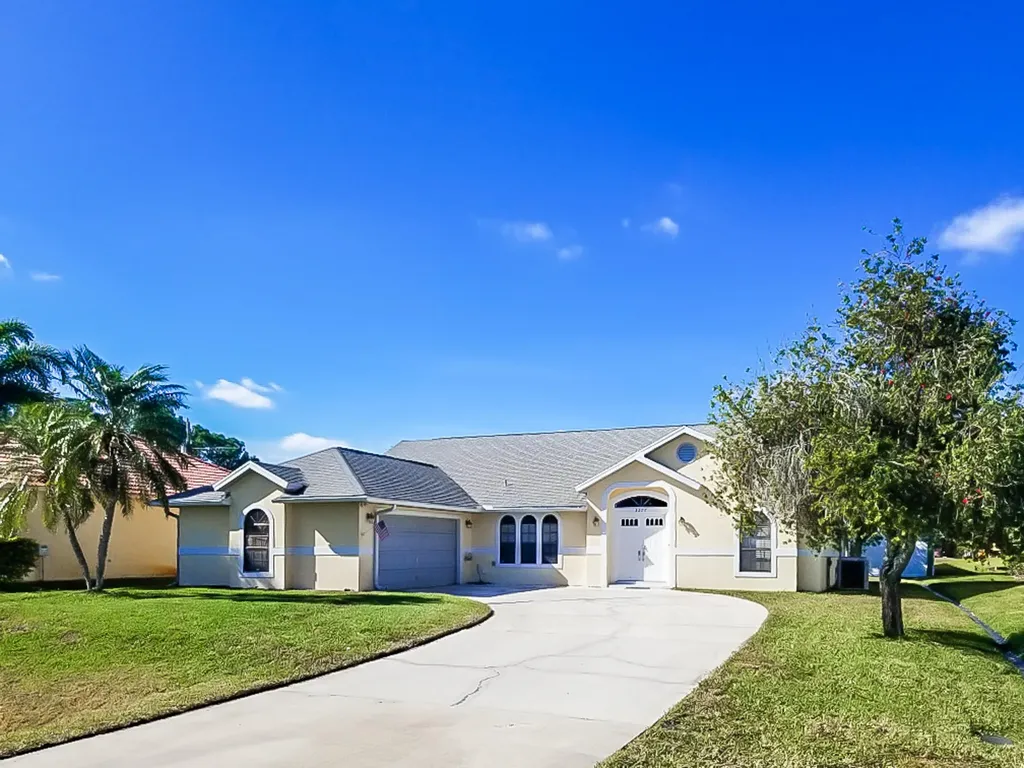 3277 SE W Snow Road Port St Lucie FL 34984