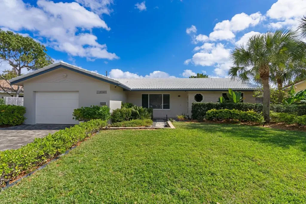 2240 NE 2nd Avenue Boca Raton FL 33431