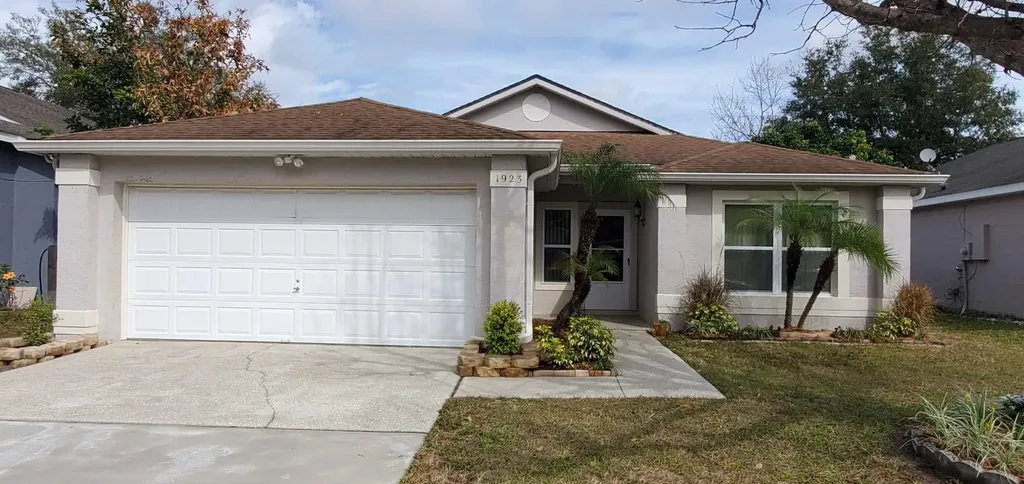 1923 Shannon Lane Apopka FL 32703
