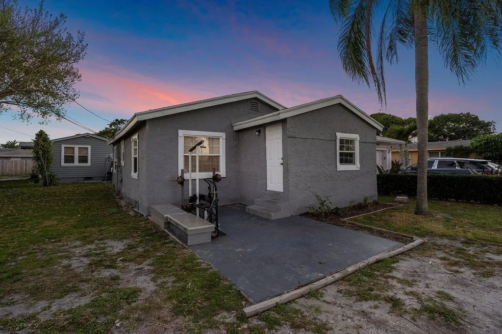 706 NW 1st Street Delray Beach FL 33444