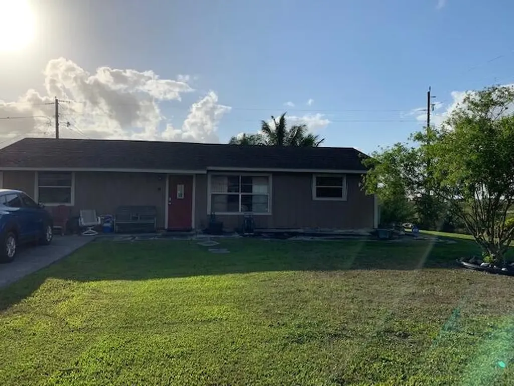 1132 NE 21st Street Belle Glade FL 33430