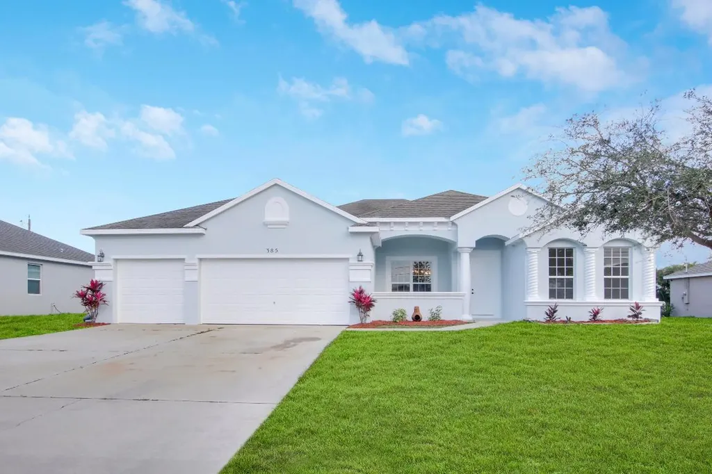 385 SW Mccomb Avenue Port St Lucie FL 34953