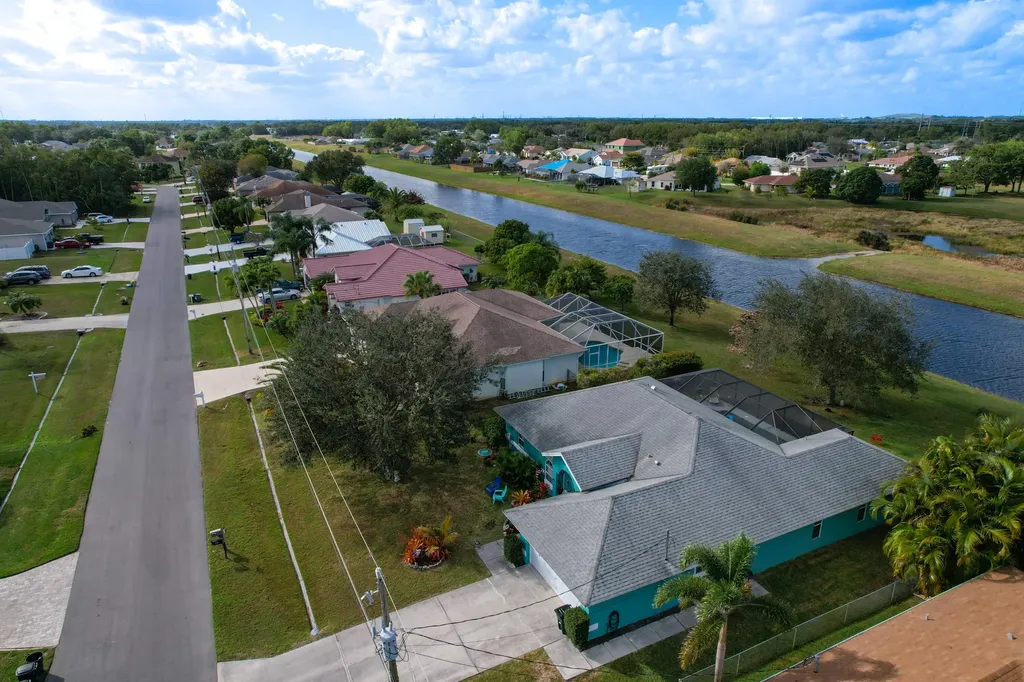 5442 NW Edgewater Avenue Port St Lucie FL 34983