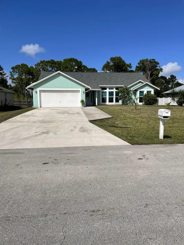 1425 SW Aachen Avenue Port St Lucie FL 34953