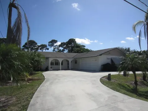 560 SE Crosspoint Drive Port St Lucie FL 34983