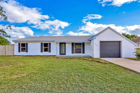 498 SE Starflower Avenue Port St Lucie FL 34983