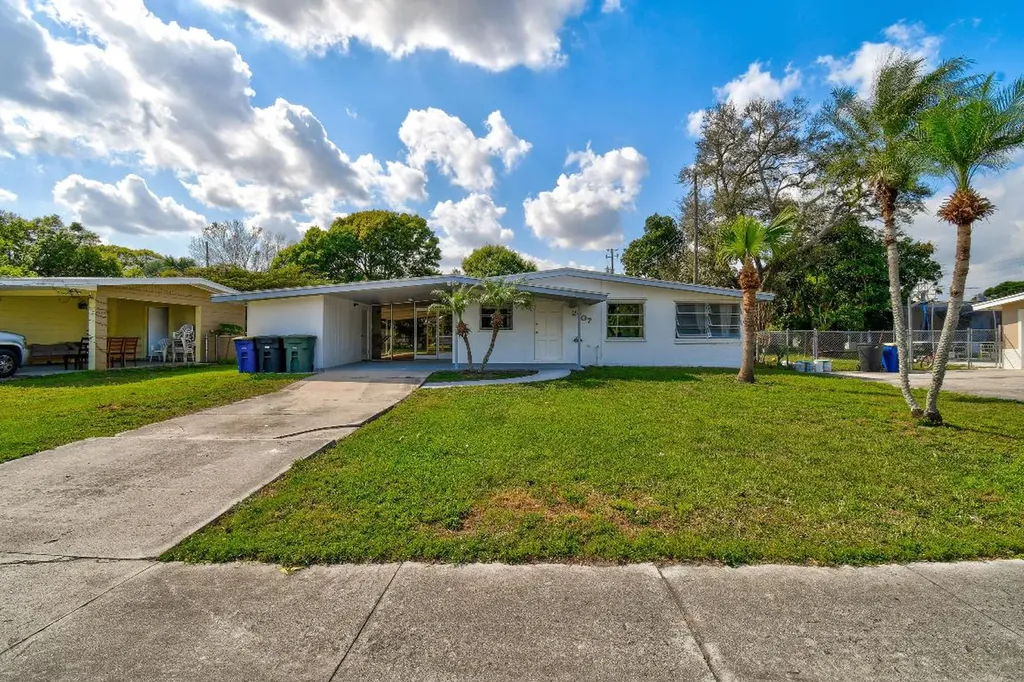 2707 S 15th Street Fort Pierce FL 34982