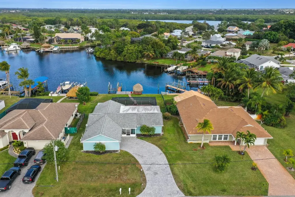 2565 SE Welsh Street Port St Lucie FL 34984