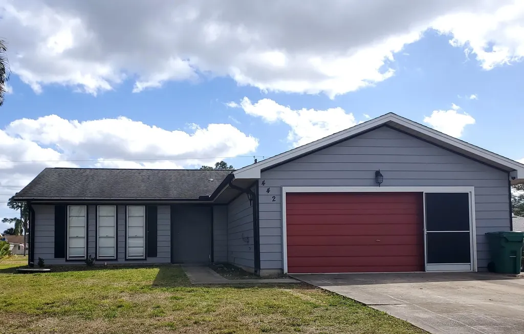 442 SE Guava Terrace Port St Lucie FL 34983