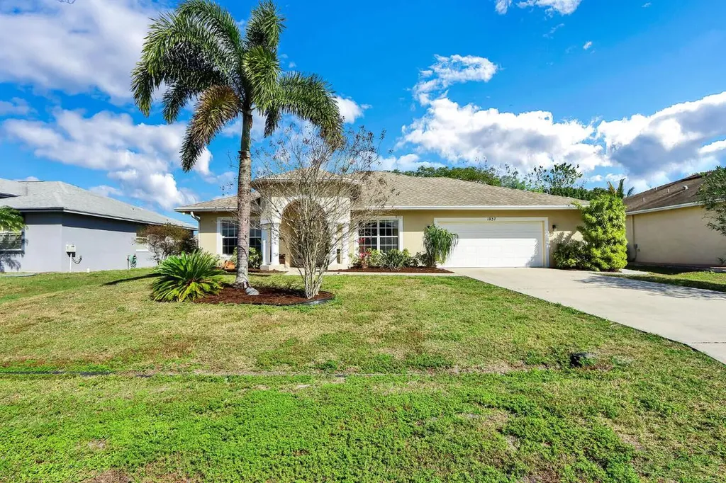 1037 SW Fisherman Avenue Port St Lucie FL 34953