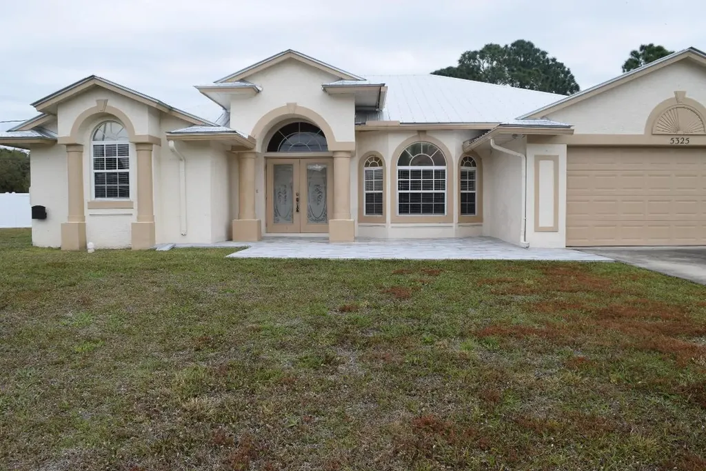 5325 NW South Lanett Circle Port St Lucie FL 34986