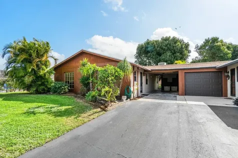 568 SE 28th Avenue Boynton Beach FL 33435