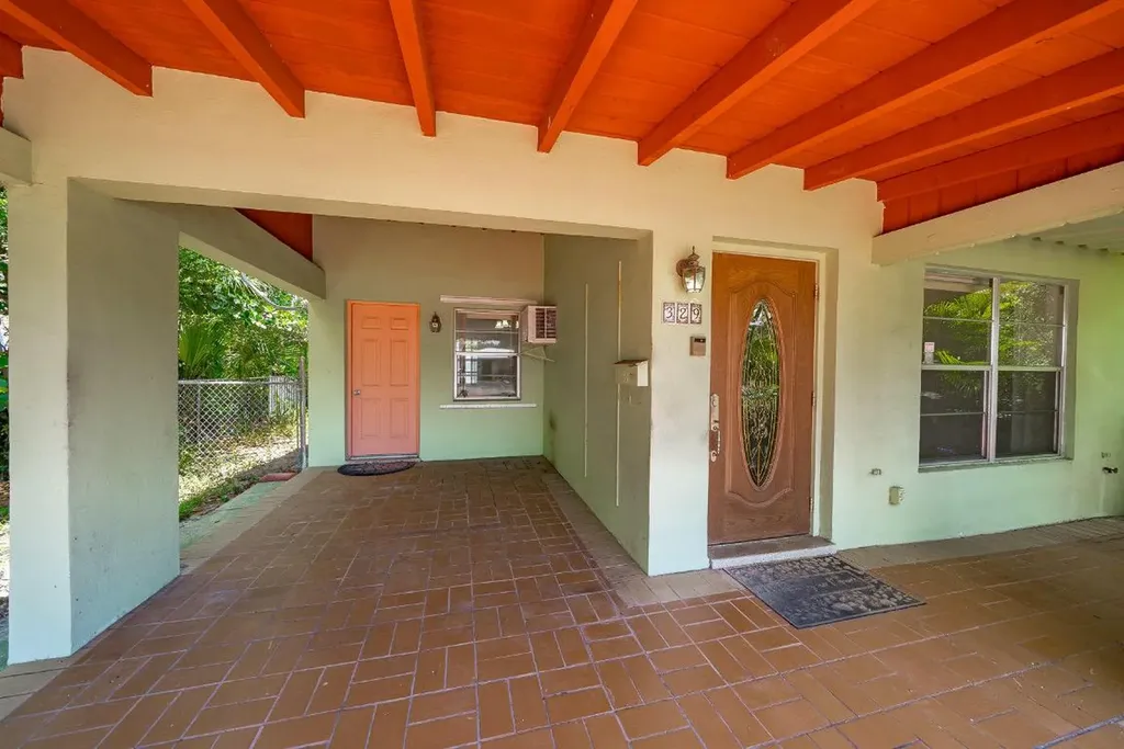 329 SW 2nd Street Boca Raton FL 33432