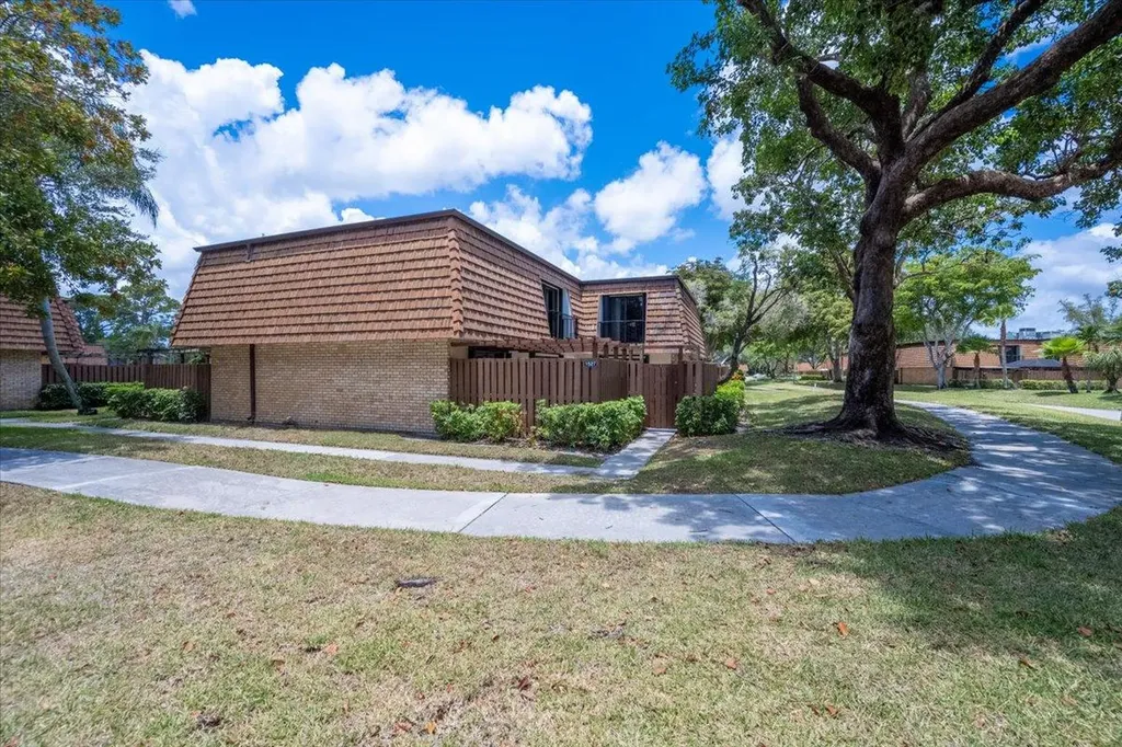 1527 15th Lane Greenacres FL 33463