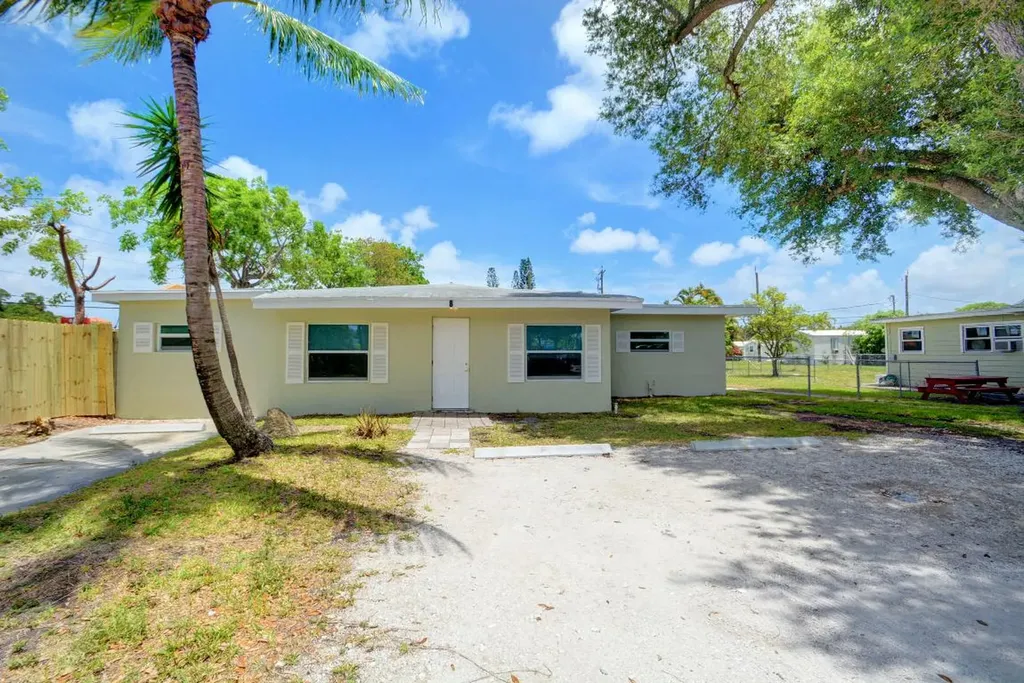 8 S Price Street Lake Worth FL 33461