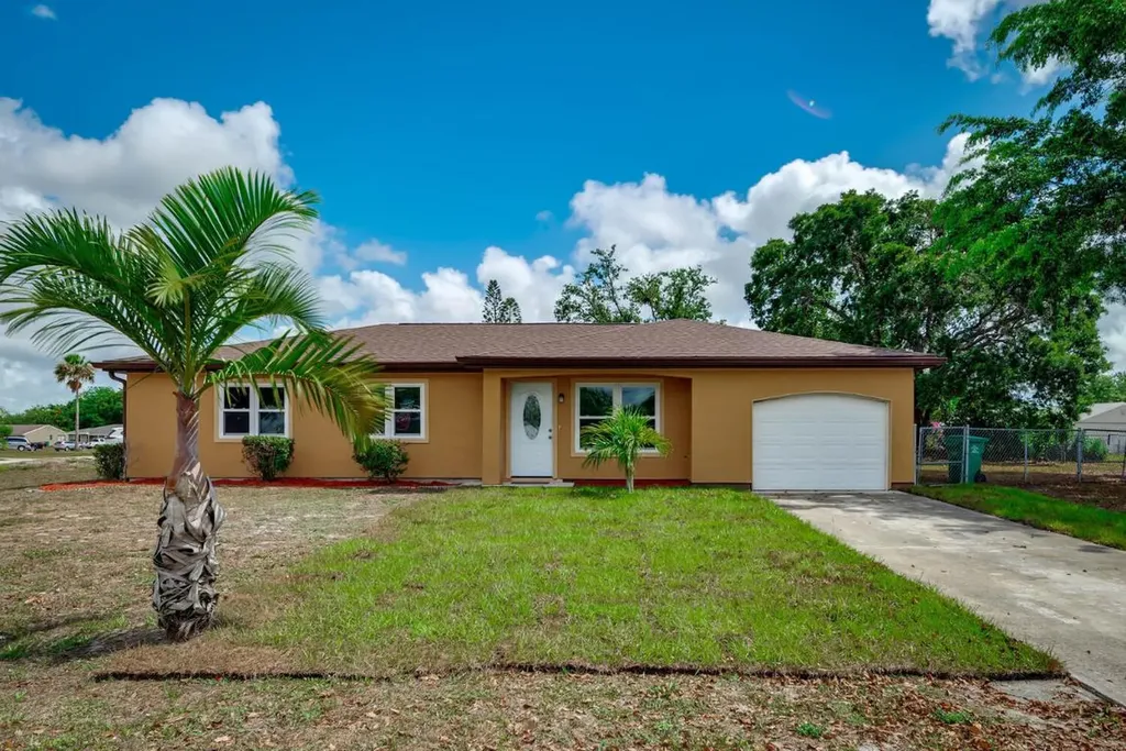 302 SW Eastport Circle Port St Lucie FL 34953