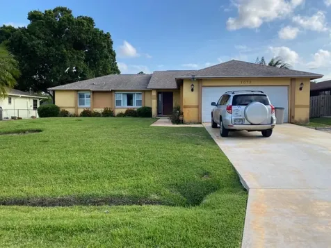1072 SE Seagrass Avenue Port St Lucie FL 34983