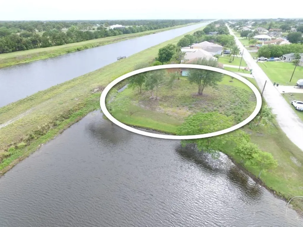 1208 SW Abacus Avenue Port St Lucie FL 34953