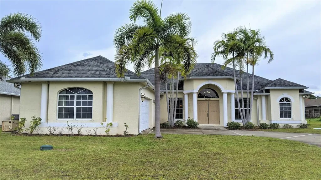 5843 NW Begonia Avenue Port St Lucie FL 34986