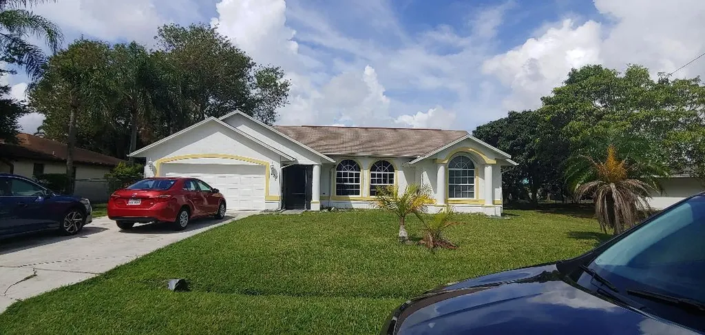 422 SE Sunnydale Lane Port St Lucie FL 34983