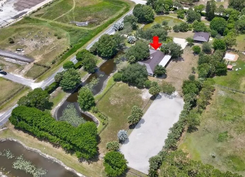 2504 Deer Run Trail Loxahatchee FL 33470