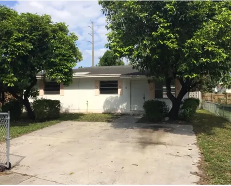 128 NW 5th Avenue Dania Beach FL 33004