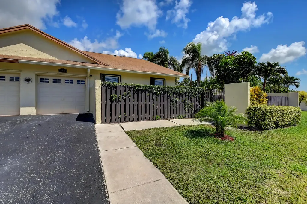384 SW 27th Terrace Delray Beach FL 33445