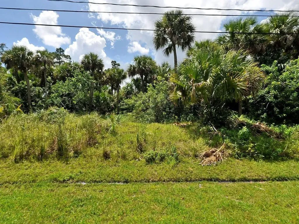 1542 SW Urbino Avenue Port St Lucie FL 34953