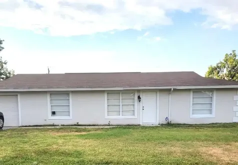 937 SE Breakwater Avenue Port St Lucie FL 34983