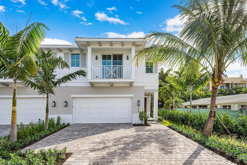 424 NE Wavecrest Way Boca Raton FL 33432