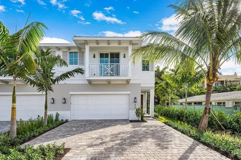 424 NE Wavecrest Way Boca Raton FL 33432