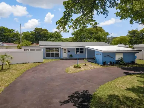 407 S 57th Terrace Hollywood FL 33023