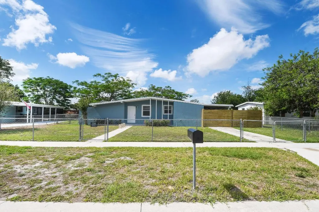 140 SE Solaz Avenue Port St Lucie FL 34983