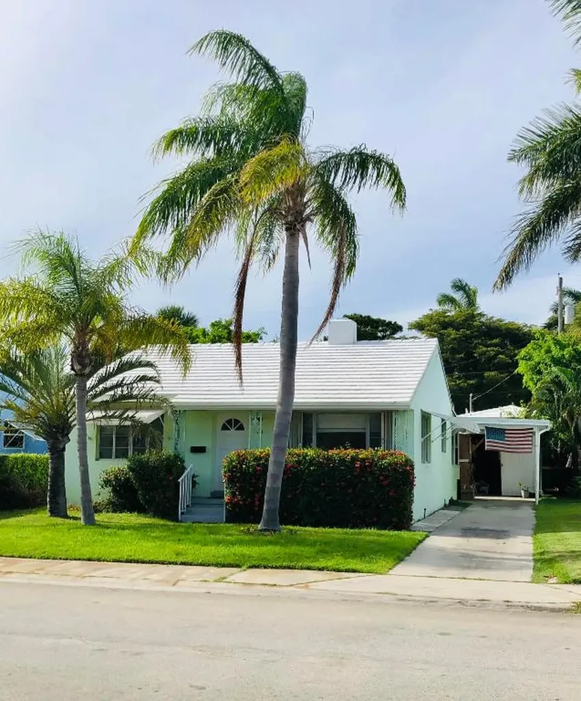 76 18th Avenue S Lake Worth Beach FL 33460