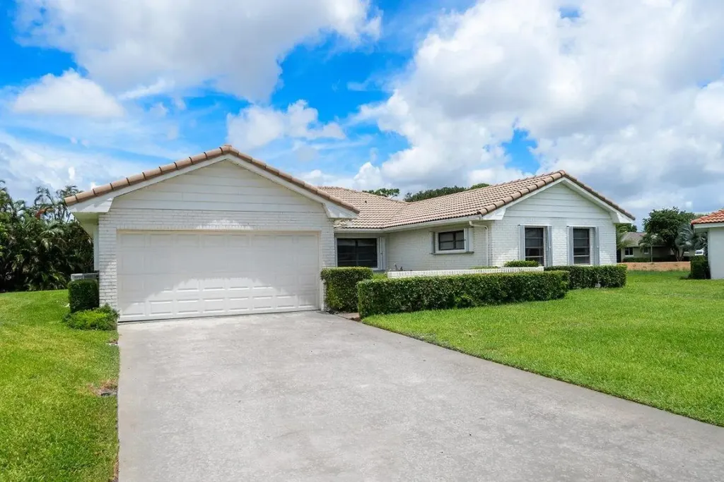 10571 Greentrail Drive S Boynton Beach FL 33436