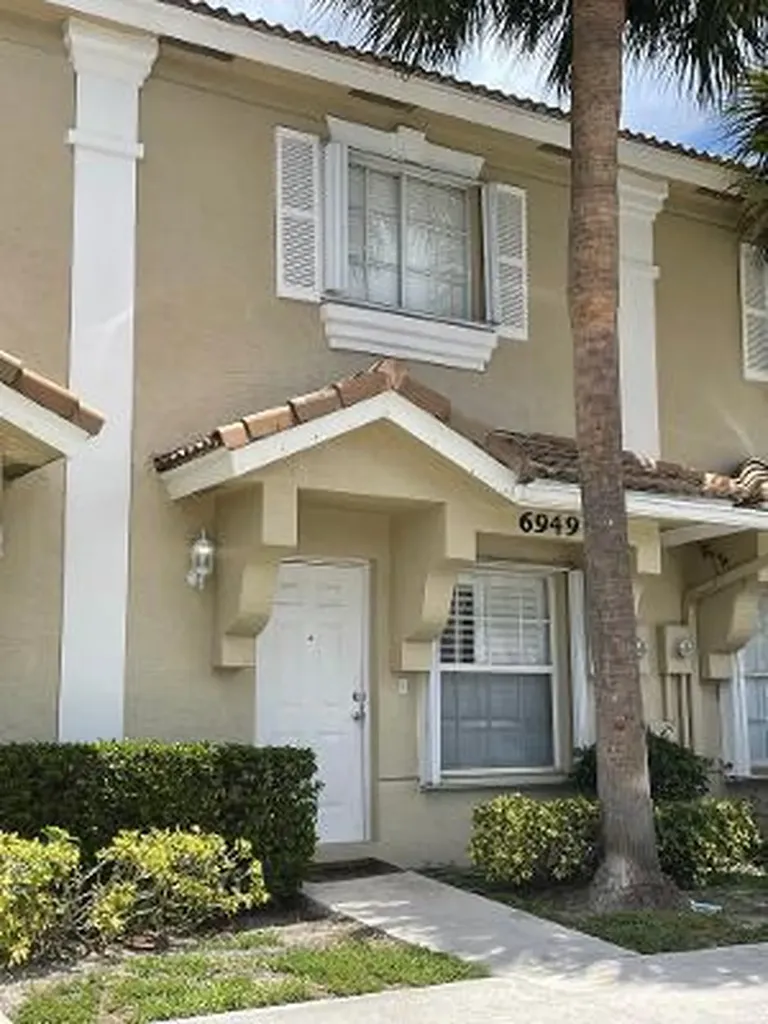 6949 Crooked Fence Drive Lake Worth FL 33467