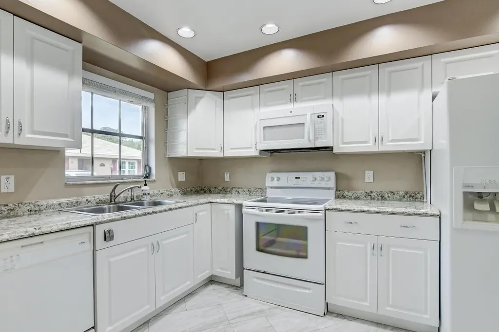 1430 SW 25th Way Boynton Beach FL 33426